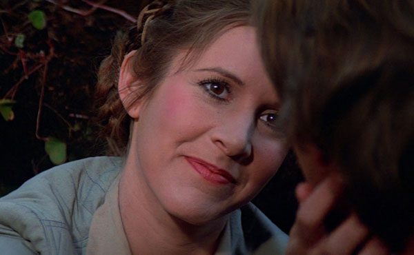Leia-prepares-to-kiss-Han